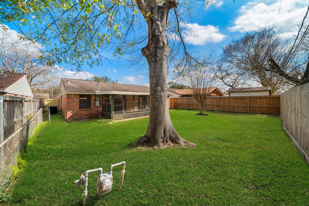 2222 Blueberry Lane, Pasadena, Texas image 32
