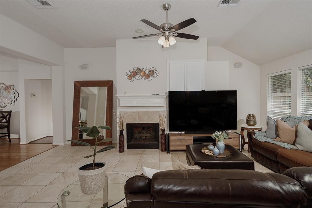 86 N Veranda Ridge Drive, The Woodlands, Texas image 6