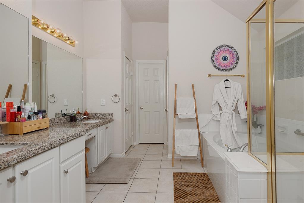 86 N Veranda Ridge Drive, The Woodlands, Texas image 11