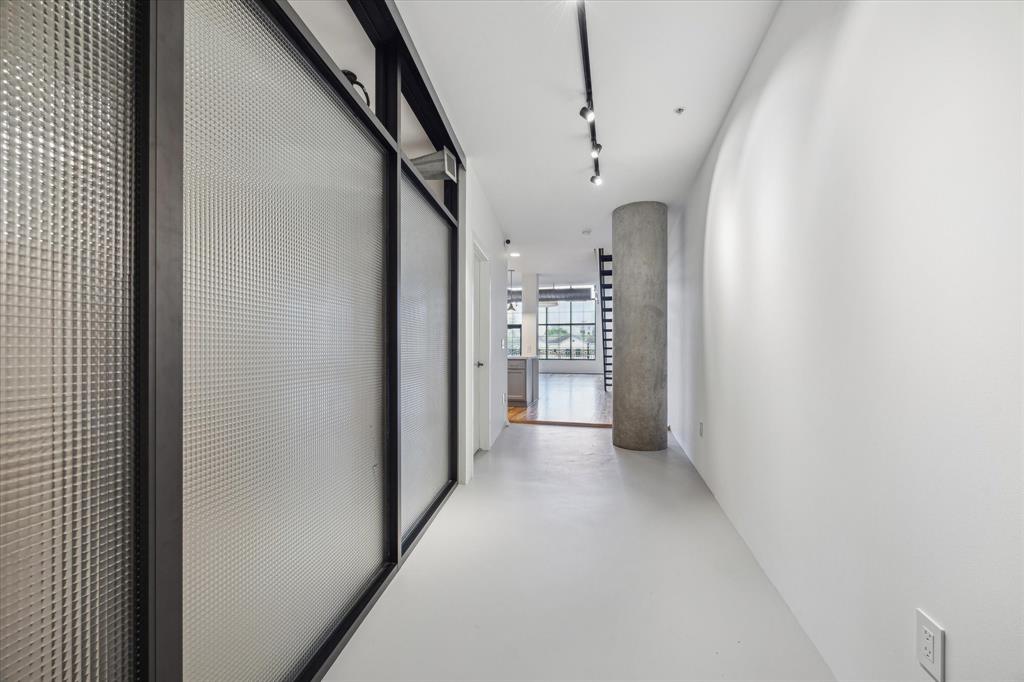 1005 S Shepherd Drive 406