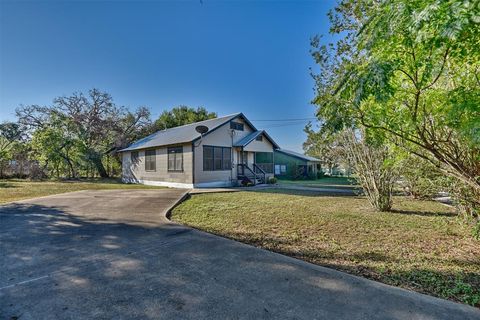 A home in La Grange