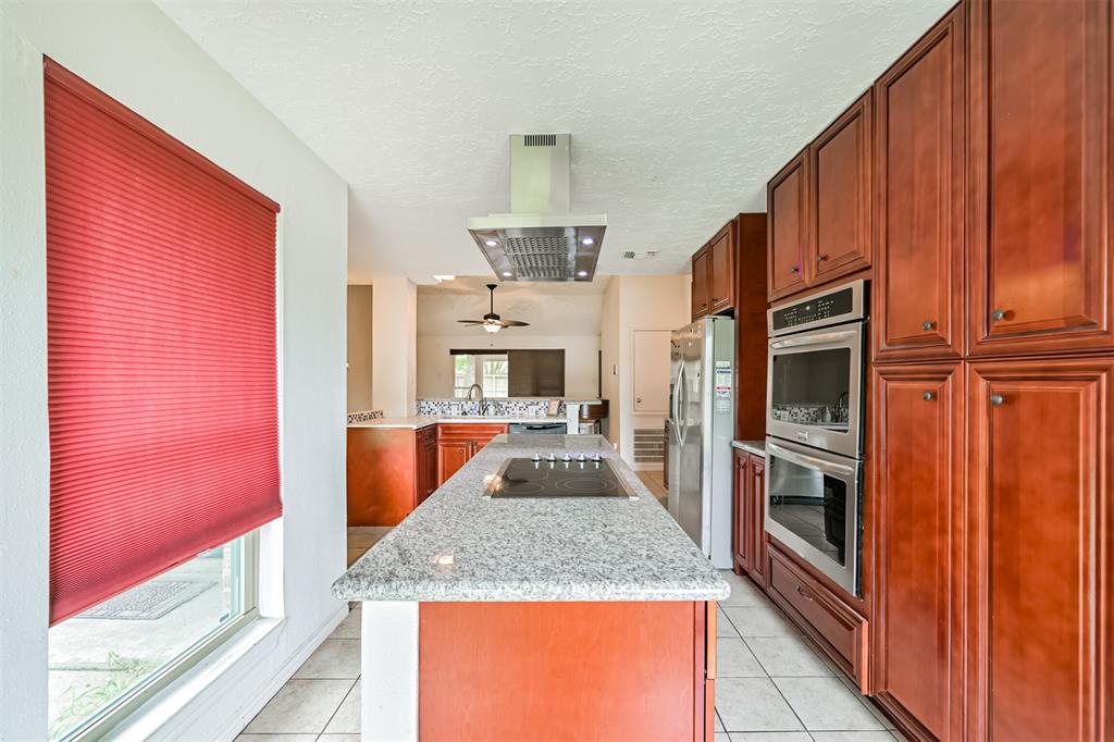 2914 Marlin Court, League City, Texas image 11
