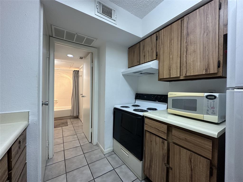 8603 Hillsboro Place, Sugar Land, Texas image 12