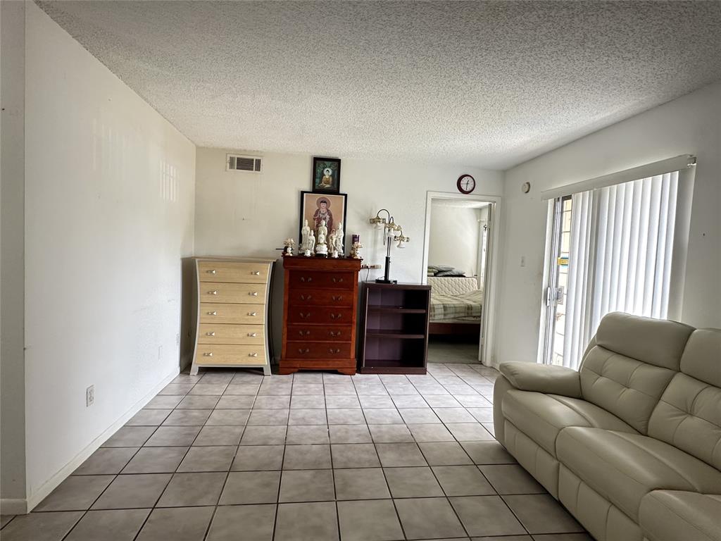 8603 Hillsboro Place, Sugar Land, Texas image 3