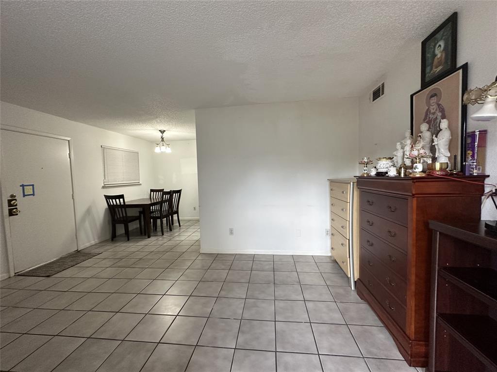 8603 Hillsboro Place, Sugar Land, Texas image 4