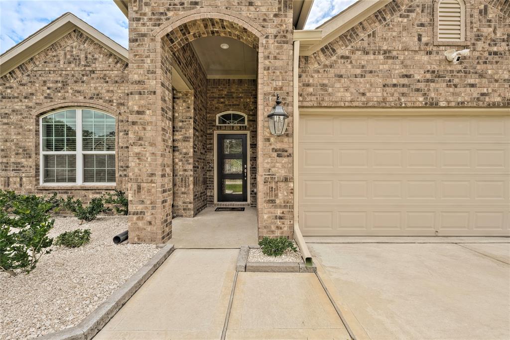 676 W Linnwood Drive, New Caney, Texas image 3