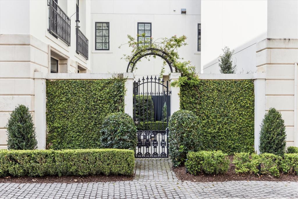 1733 Sunset Boulevard