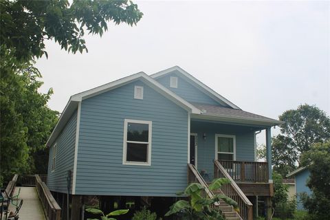 A home in San Leon