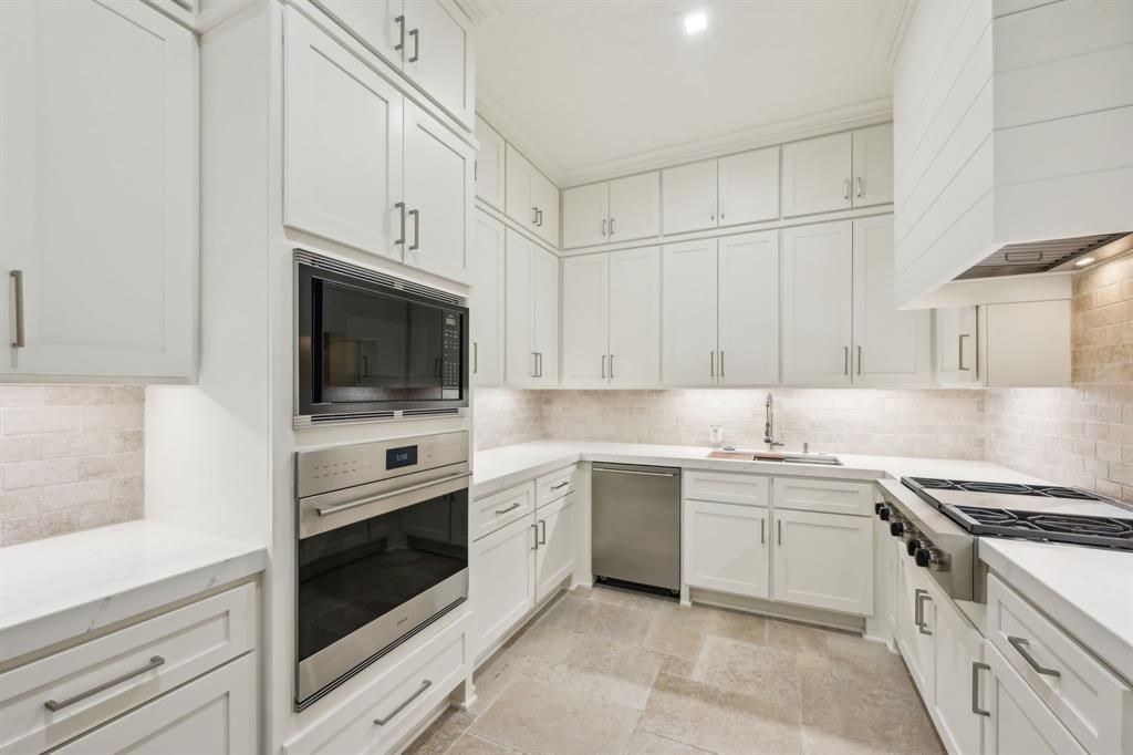 2102 Countryshire Lane, Richmond, Texas image 19