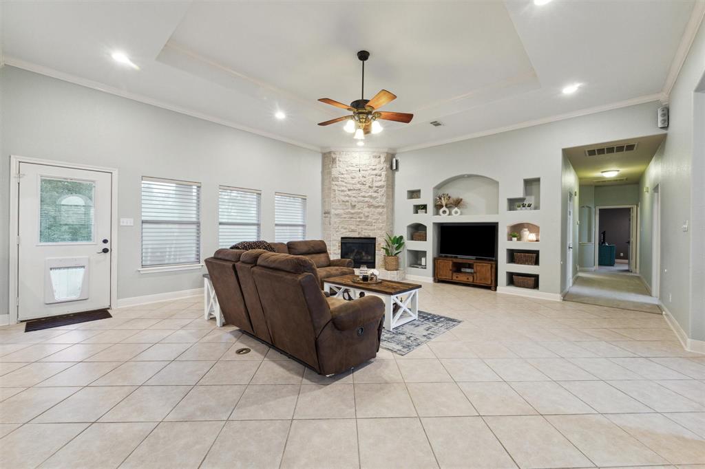 327 Lago Circle Drive, Santa Fe, Texas image 12