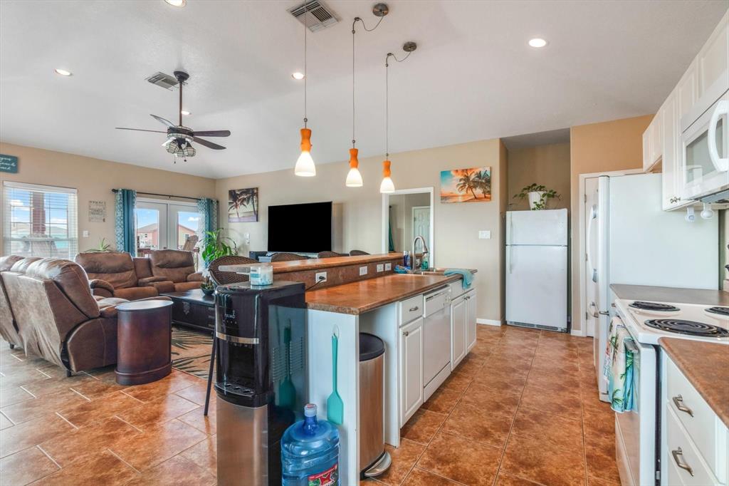 702 Surf Drive, Surfside Beach, Texas image 15