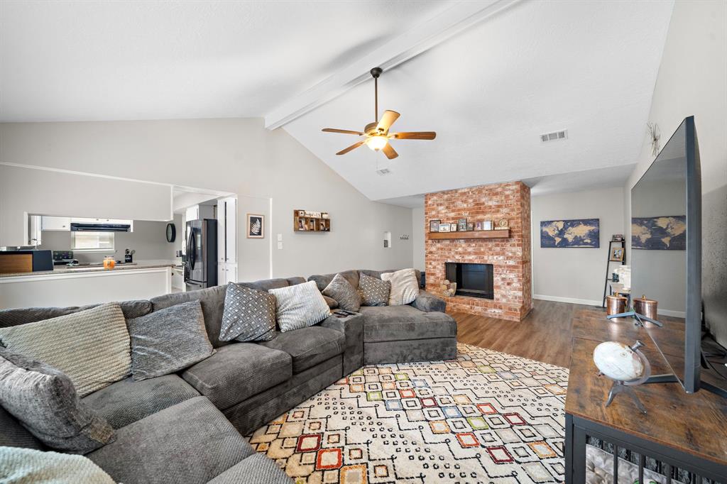 218 Englewood Drive, League City, Texas image 3