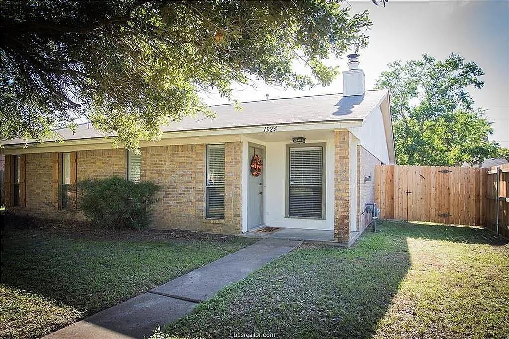 1926 Holleman Dr, College Station, Texas image 1