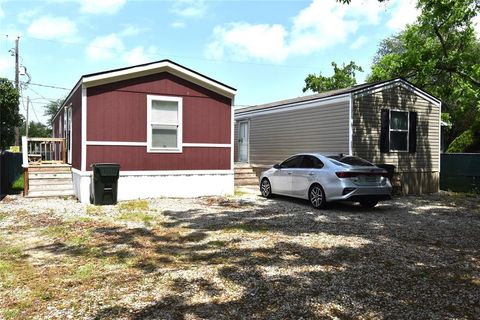 4802 9th Street Bacliff TX 77518
