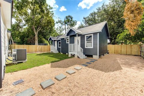 Single Family Residence in Houston TX 2223 Jean Street 35.jpg