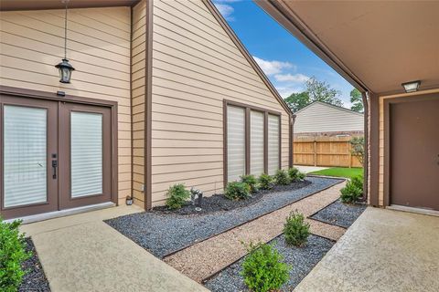 MLS: 27708824