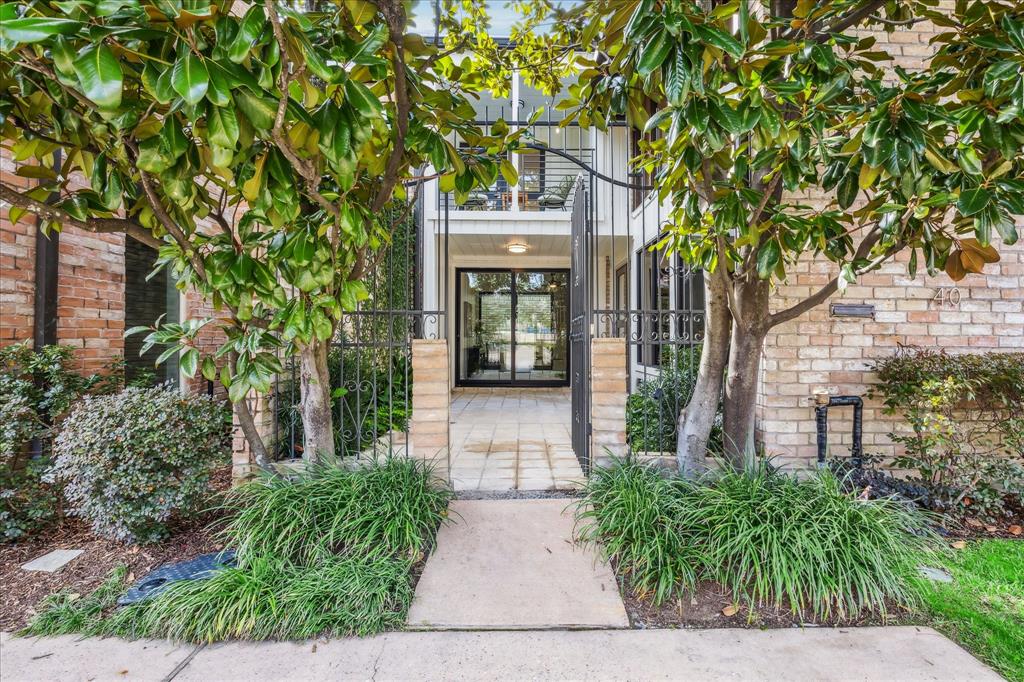 40 River Hollow Lane, Houston, Texas image 2