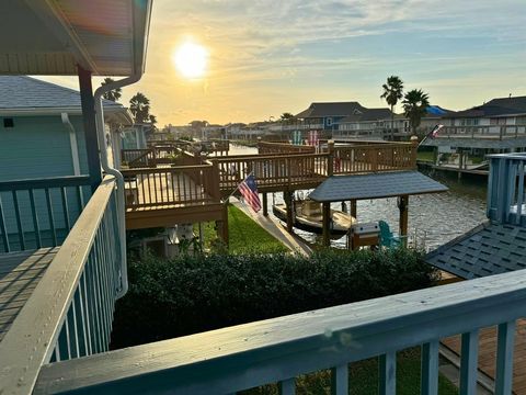 A home in Bayou Vista