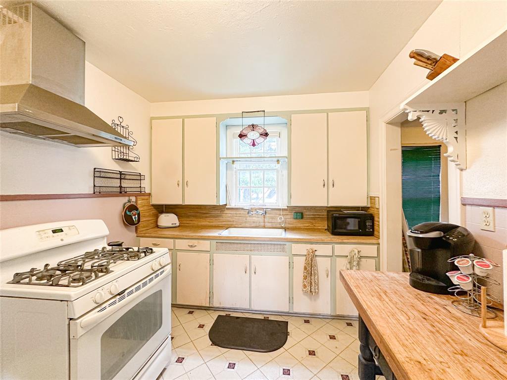 406 S Franklin Street, La Grange, Texas image 6