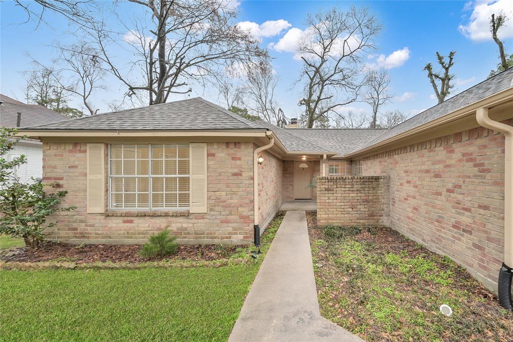 15 S Tallowberry Drive, Spring, Texas image 3