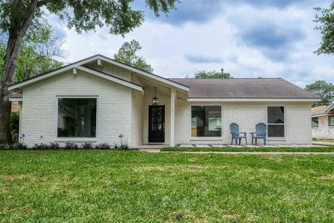 Single Family Residence in Houston TX 11211 Timberline Road.jpg