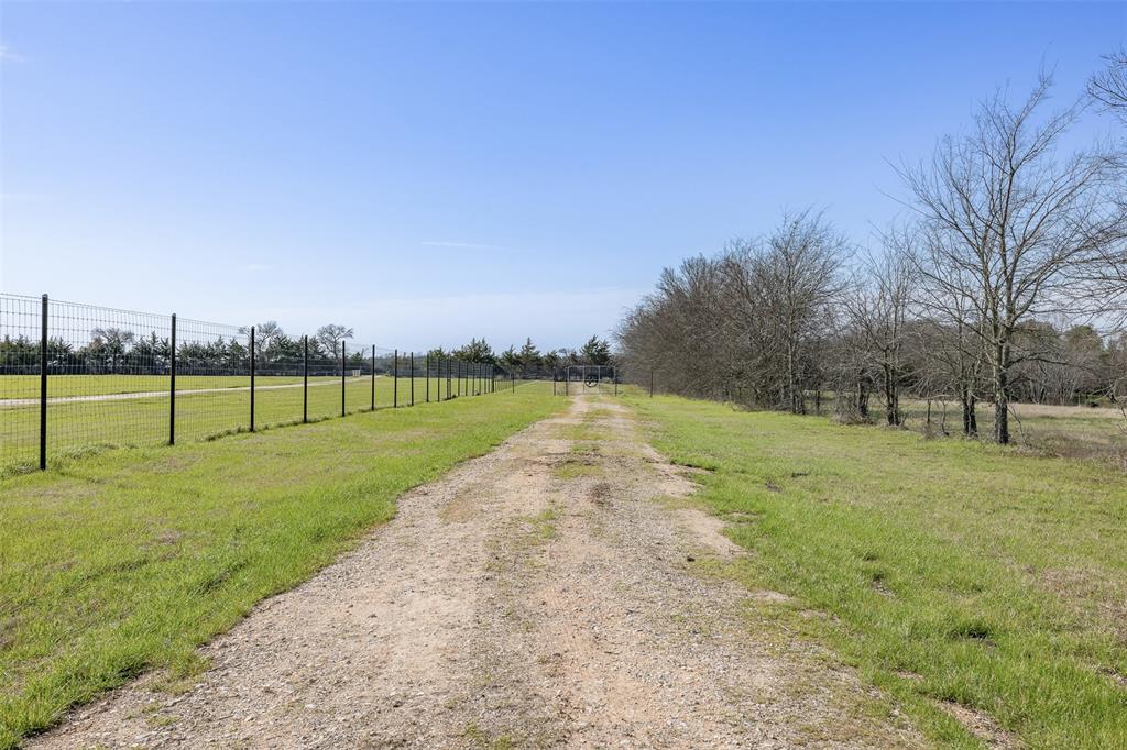 895 Of County Road 2041, Hull, Texas image 17