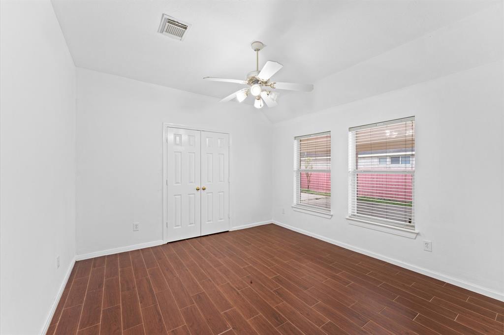 3303 Hickory Knoll Drive, Pearland, Texas image 22