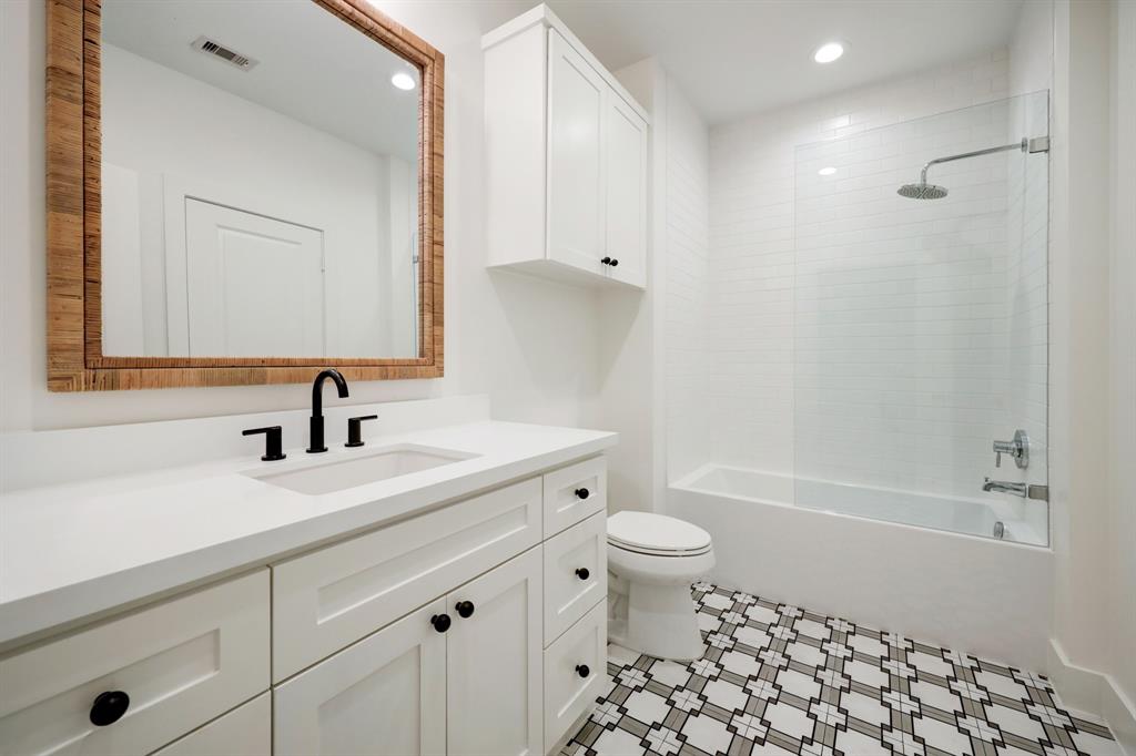 1243 Candlelight Lane, Houston, Texas image 30