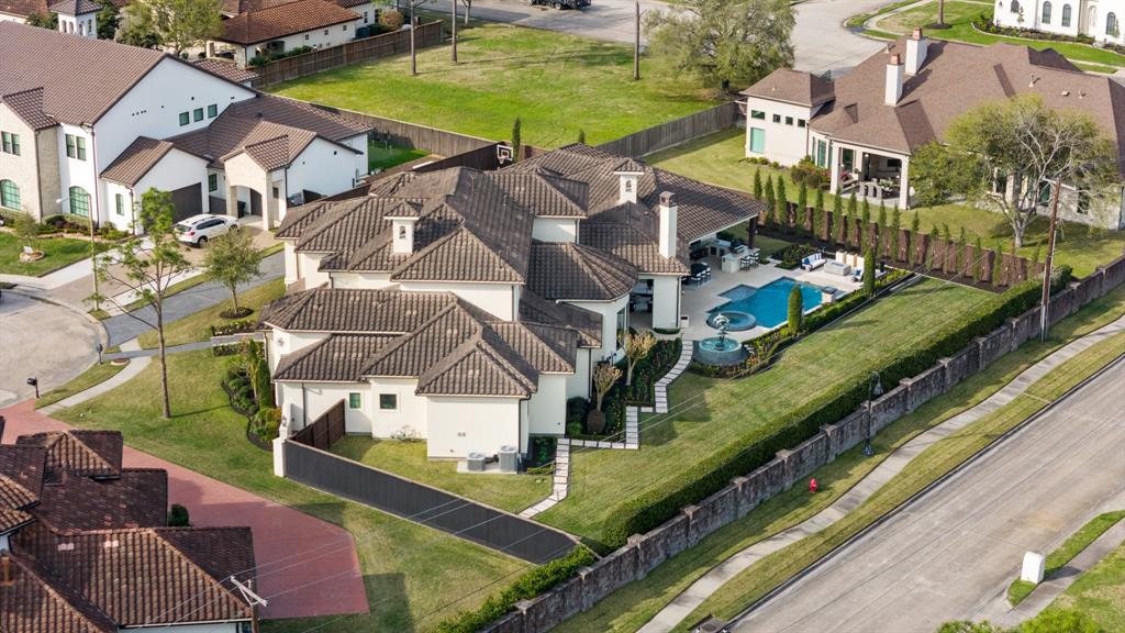 213 Los Frailes Drive, Friendswood, Texas image 50