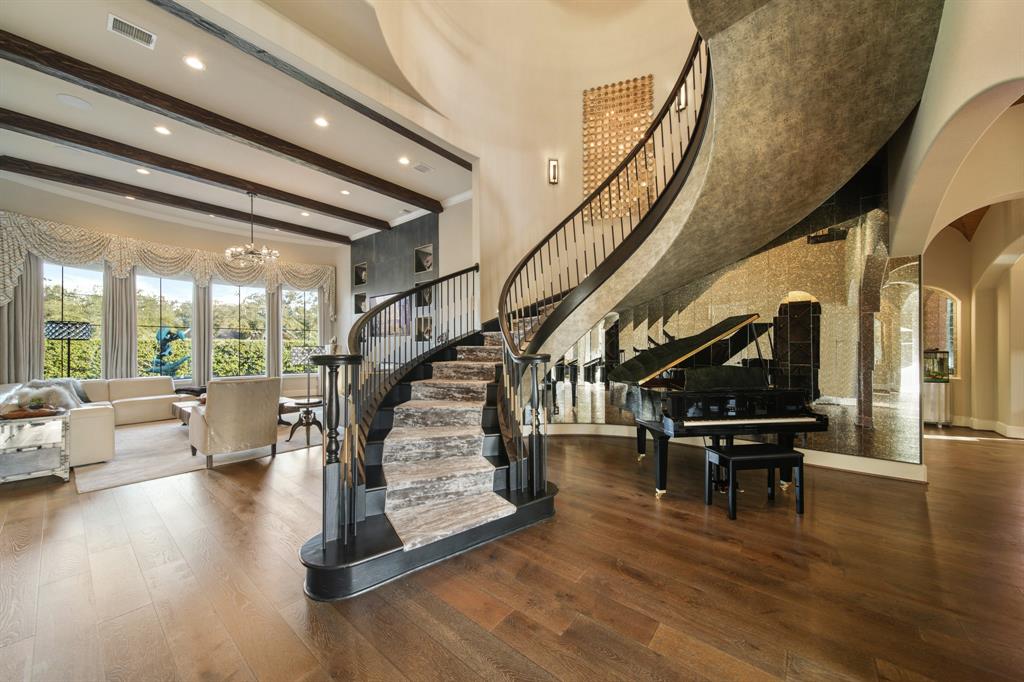 213 Los Frailes Drive, Friendswood, Texas image 9