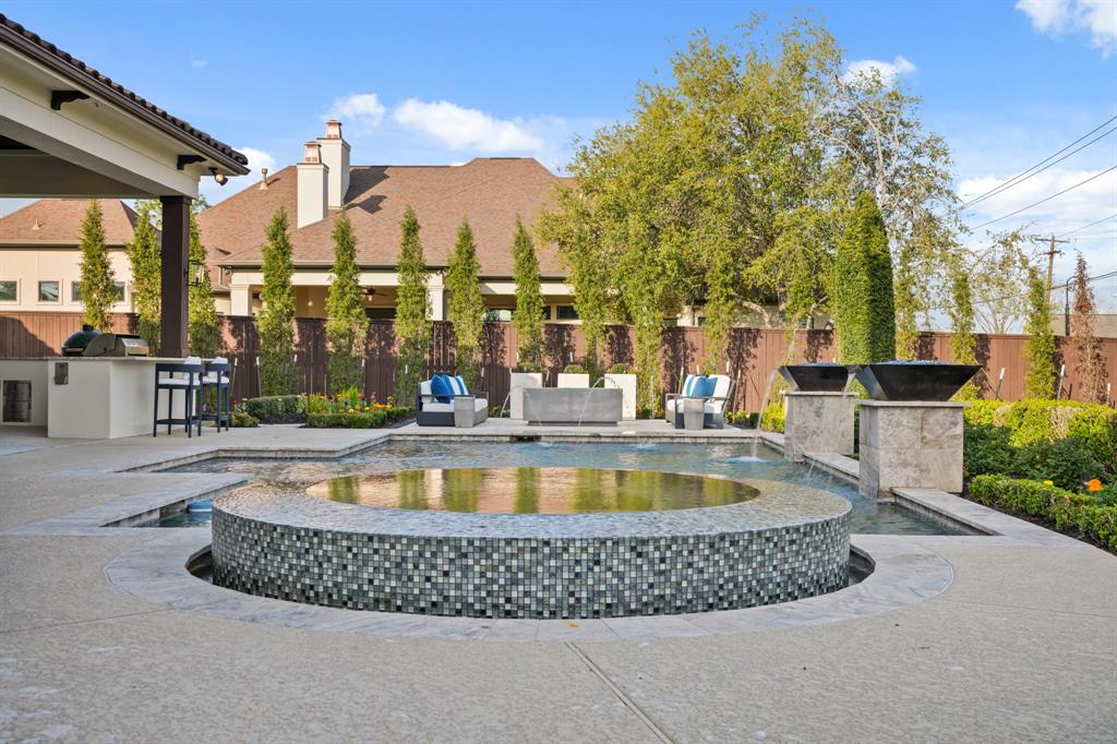 213 Los Frailes Drive, Friendswood, Texas image 23