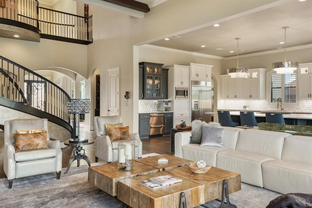 213 Los Frailes Drive, Friendswood, Texas image 12
