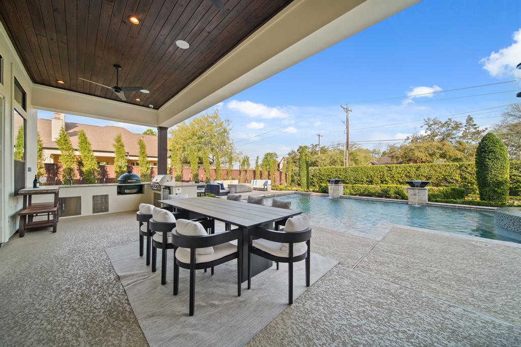 213 Los Frailes Drive, Friendswood, Texas image 21