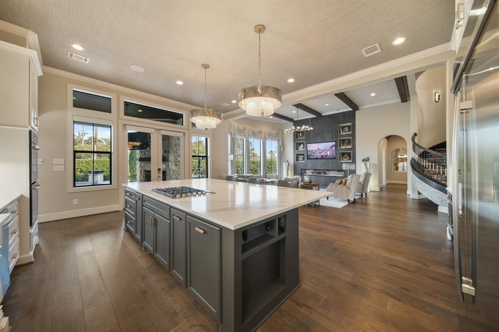 213 Los Frailes Drive, Friendswood, Texas image 14