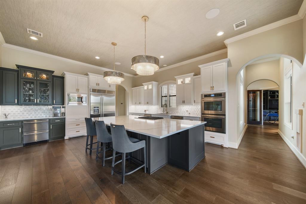 213 Los Frailes Drive, Friendswood, Texas image 13