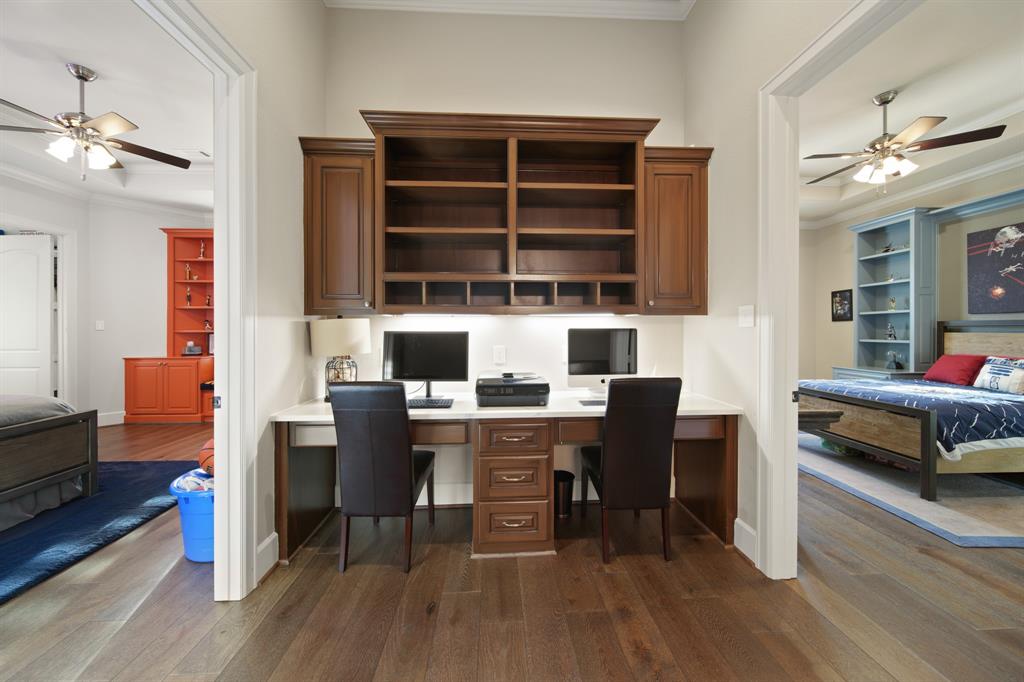213 Los Frailes Drive, Friendswood, Texas image 37