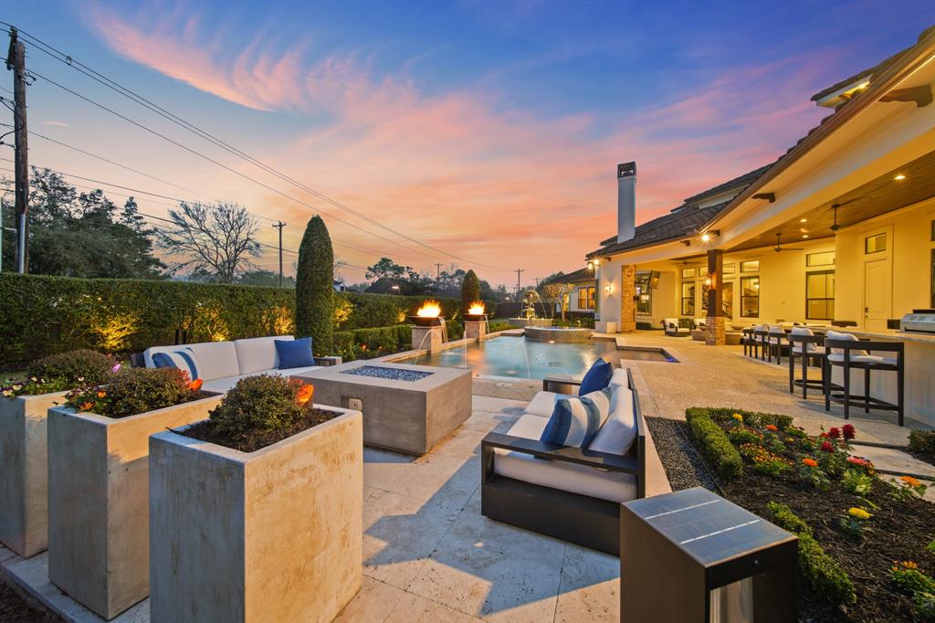 213 Los Frailes Drive, Friendswood, Texas image 28