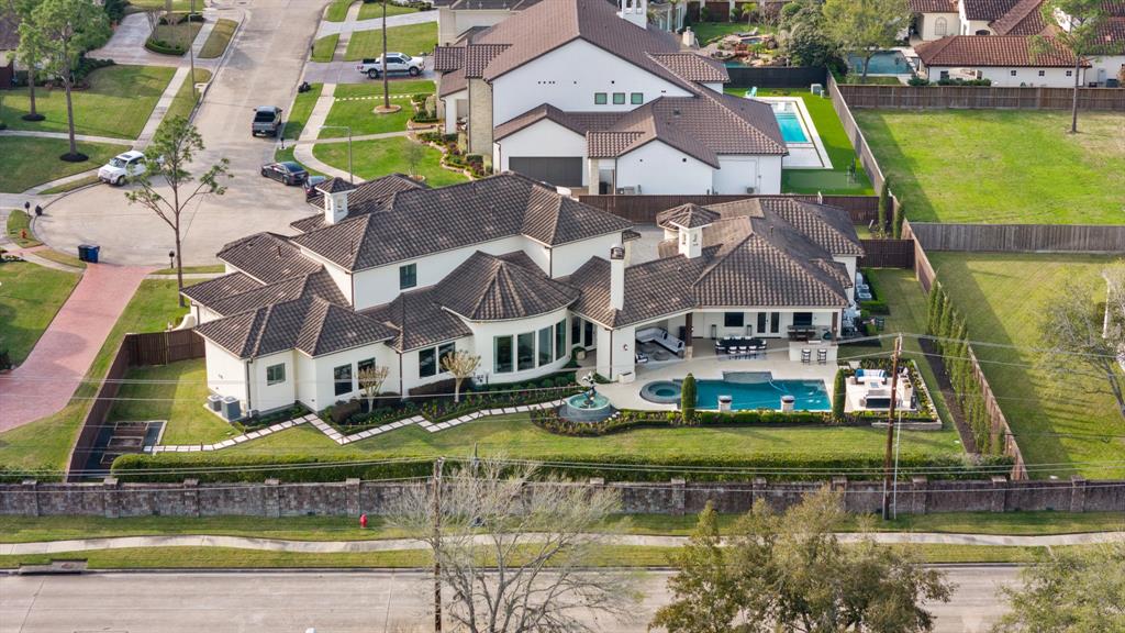 213 Los Frailes Drive, Friendswood, Texas image 48