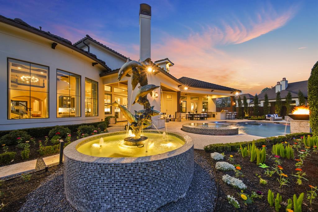 213 Los Frailes Drive, Friendswood, Texas image 25
