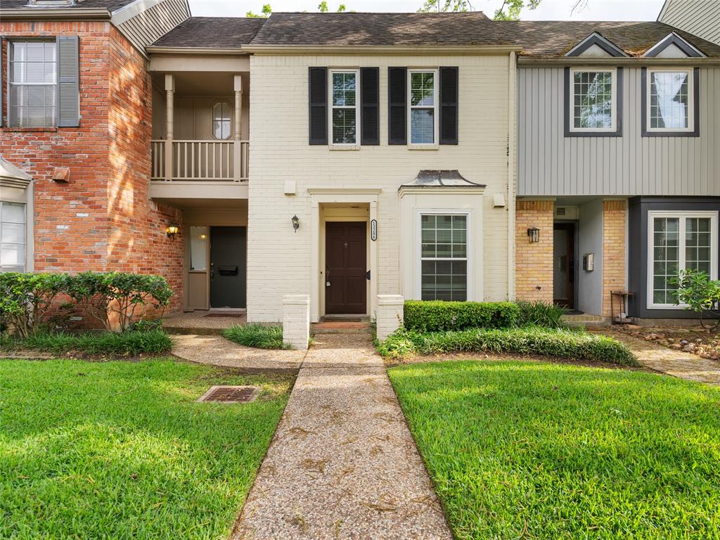 13286 Trail Hollow Drive, Houston, Texas image 3