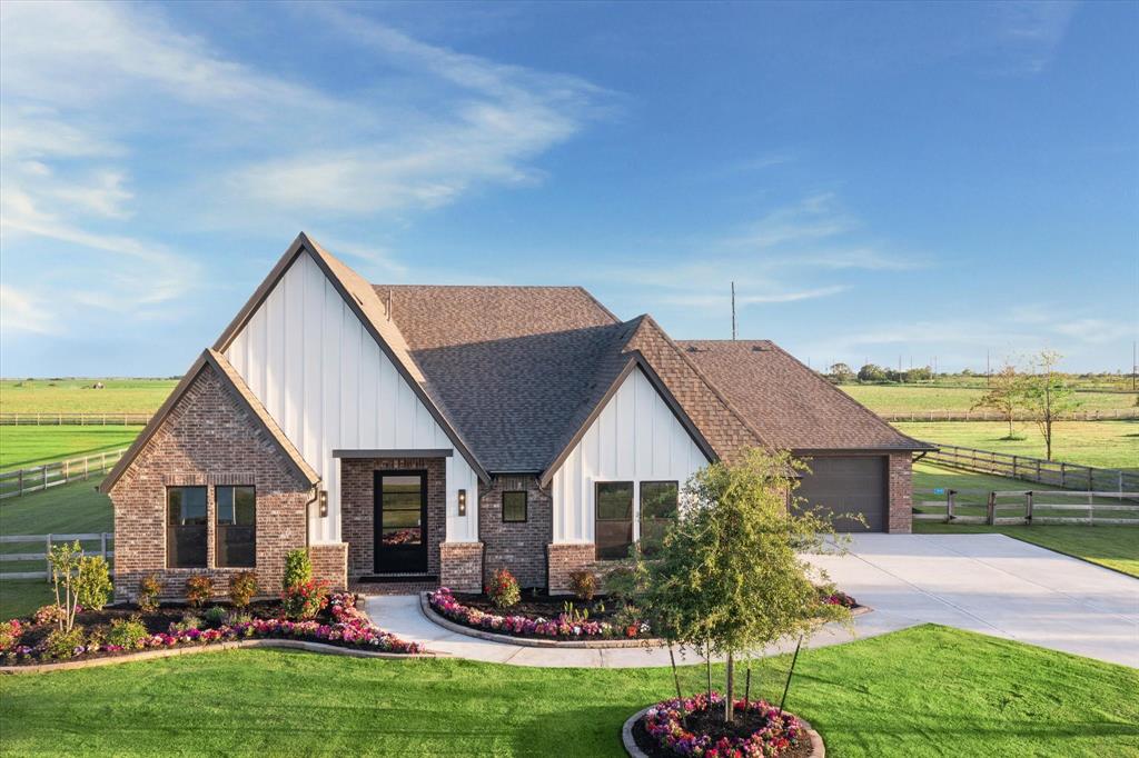1019 Lake Breeze Drive, Waller, Texas image 1