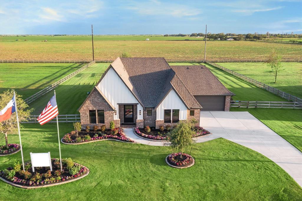 1019 Lake Breeze Drive, Waller, Texas image 2