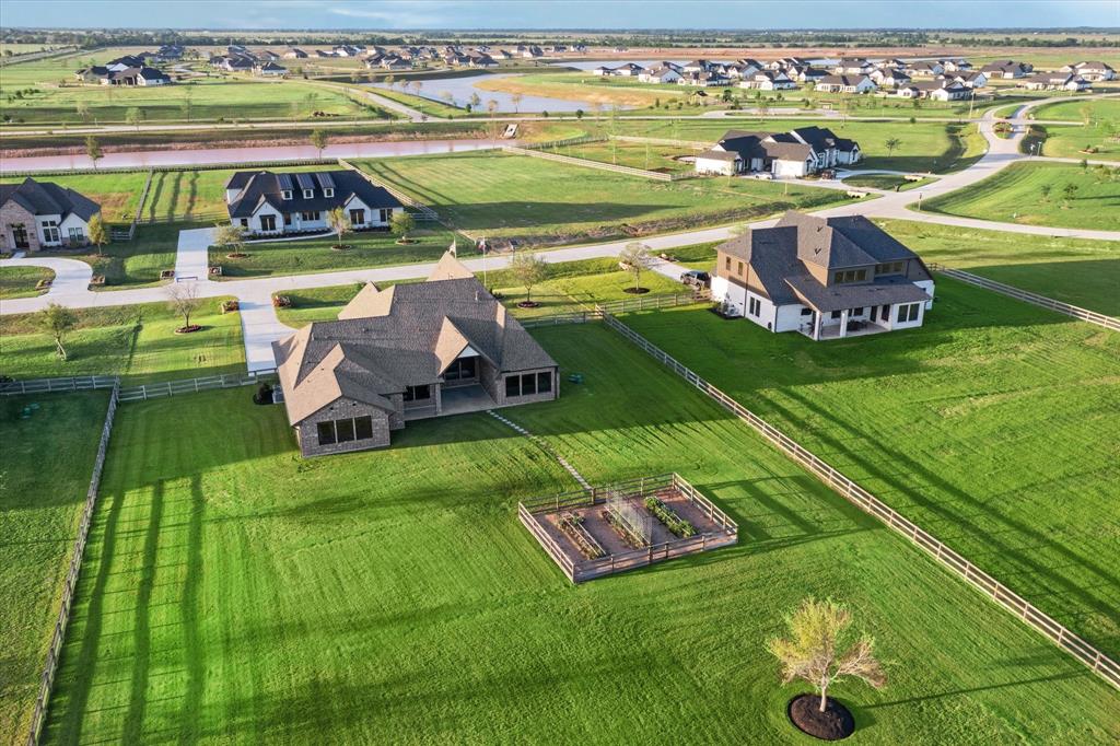 1019 Lake Breeze Drive, Waller, Texas image 3