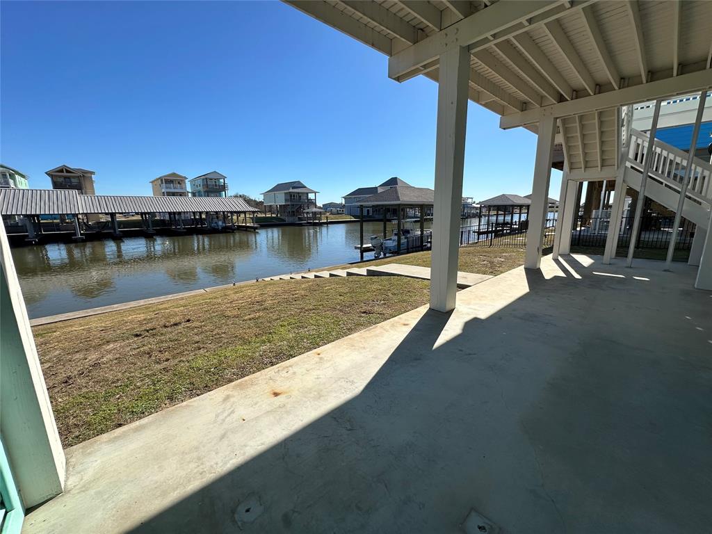 2120 Laguna Harbor Cove Boulevard, Port Bolivar, Texas image 9