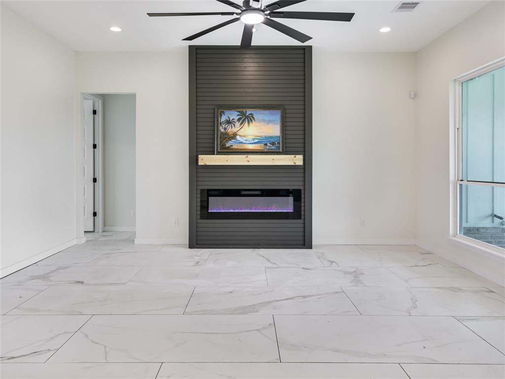 820 Angus Trail, Angleton, Texas image 25