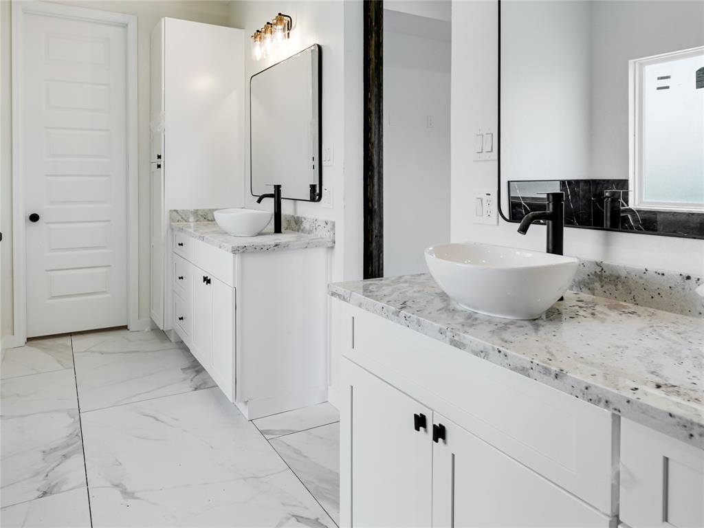 820 Angus Trail, Angleton, Texas image 33