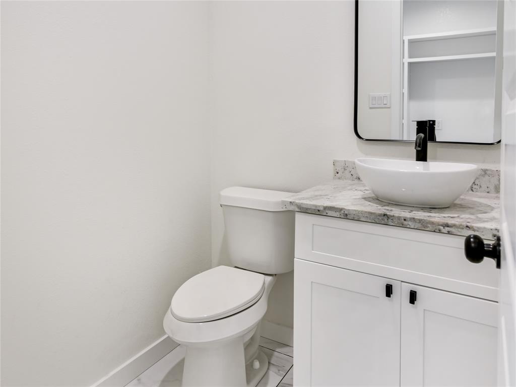 820 Angus Trail, Angleton, Texas image 38