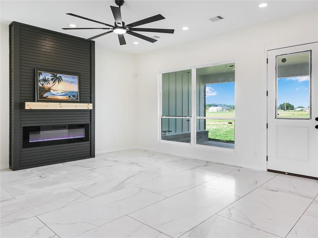 820 Angus Trail, Angleton, Texas image 13