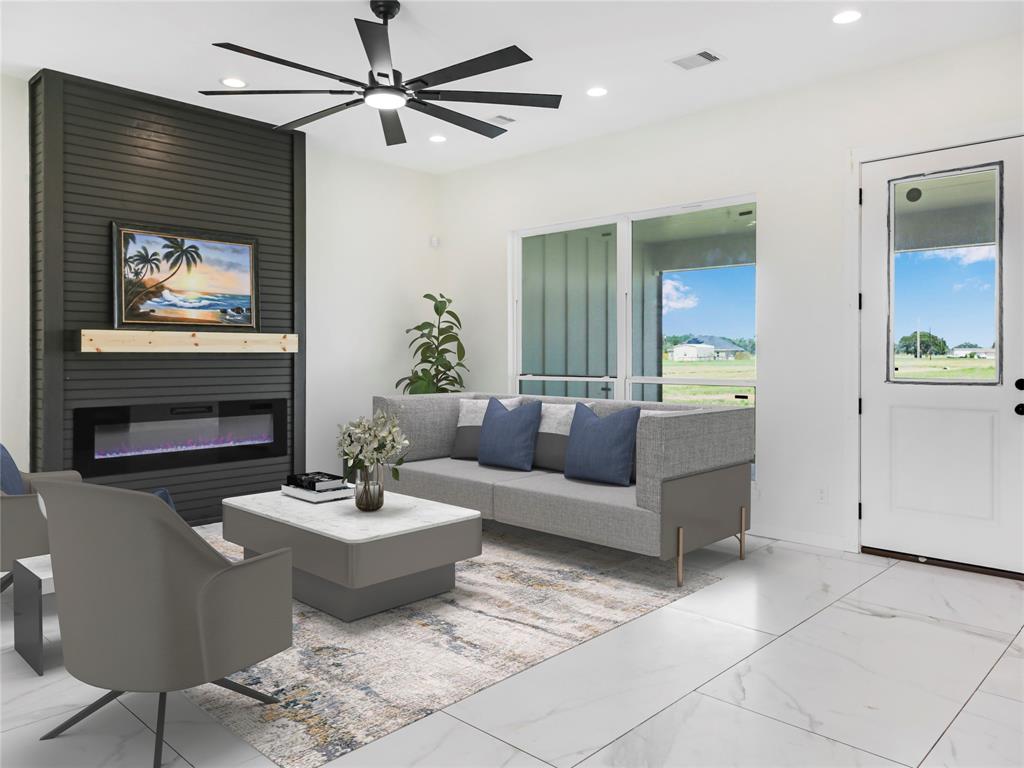 820 Angus Trail, Angleton, Texas image 2