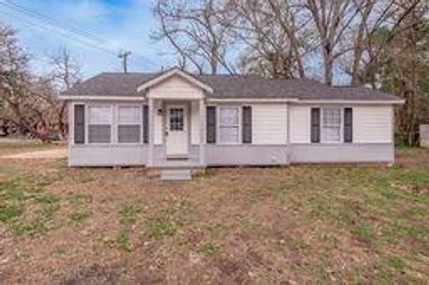 A home in Crockett